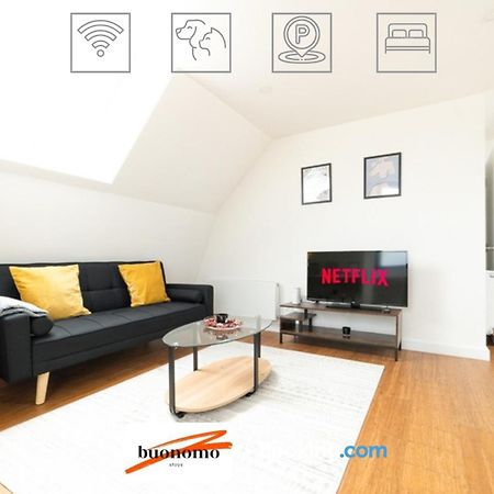Two Bedroom Apartment At Buonomo Stays Short Lets & Serviced Accommodation London Exterior foto