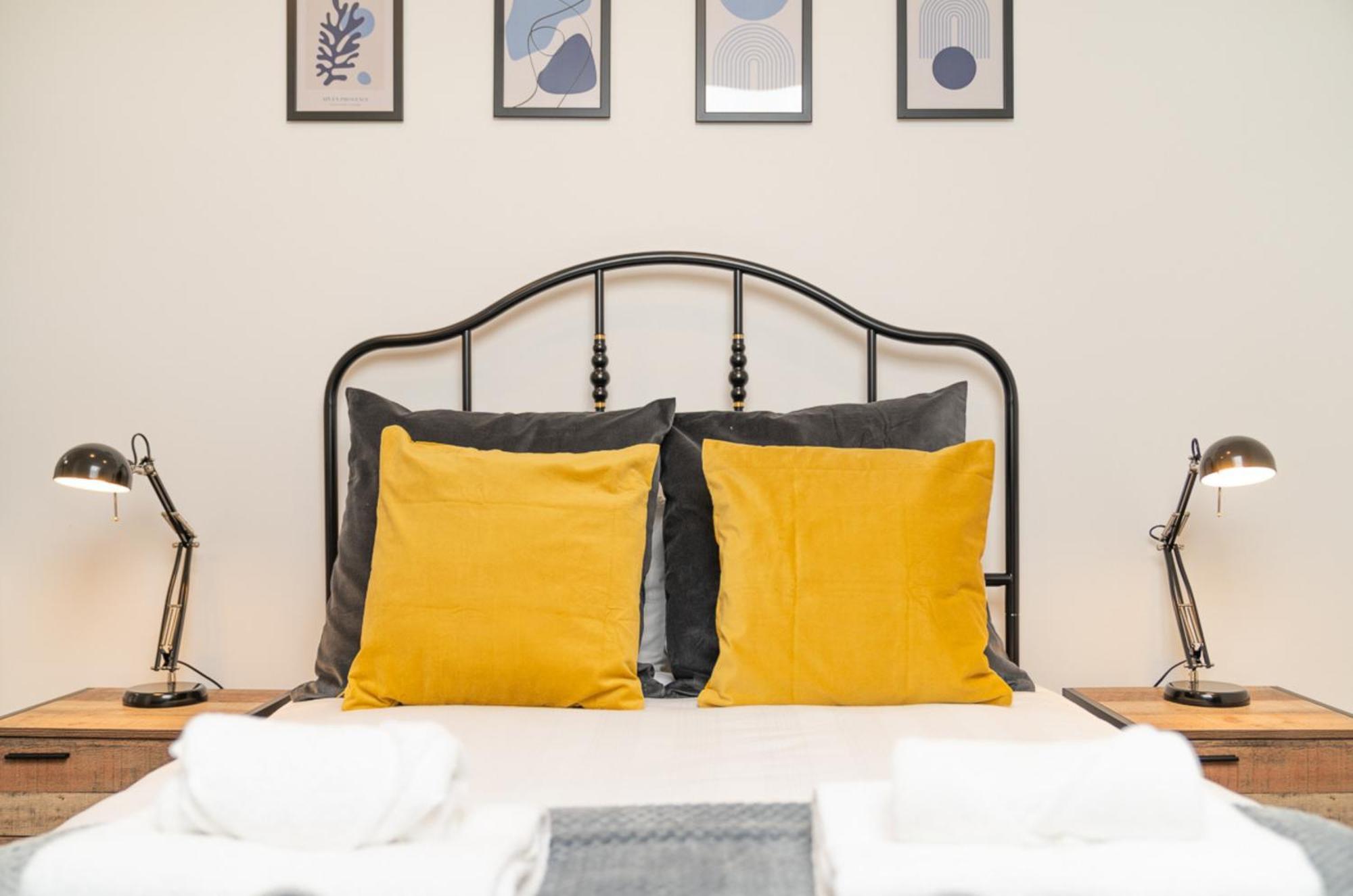 Two Bedroom Apartment At Buonomo Stays Short Lets & Serviced Accommodation London Exterior foto
