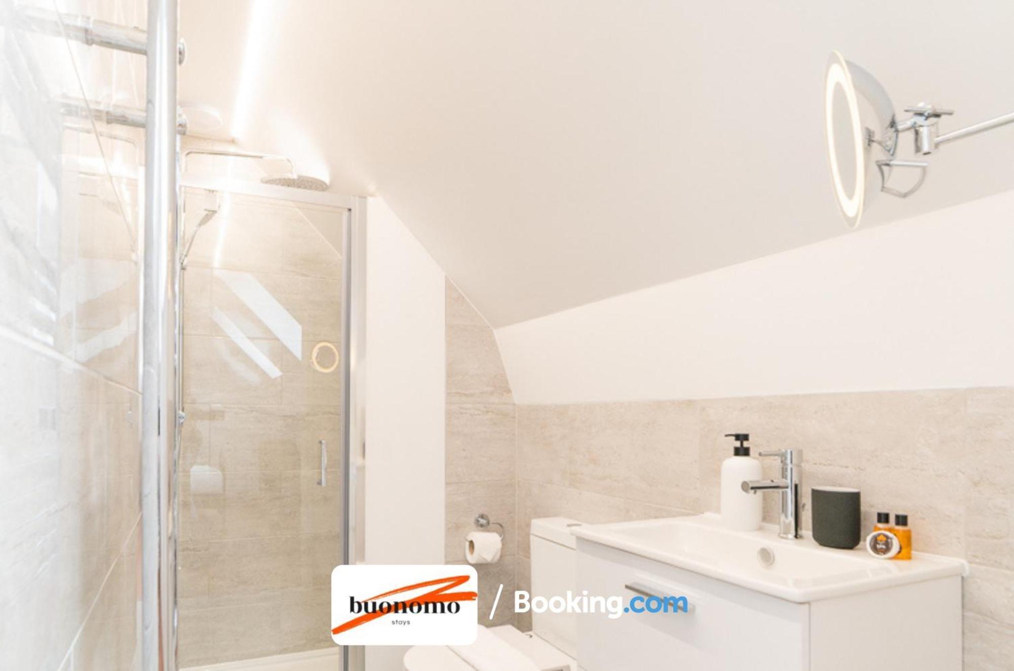 Two Bedroom Apartment At Buonomo Stays Short Lets & Serviced Accommodation London Exterior foto