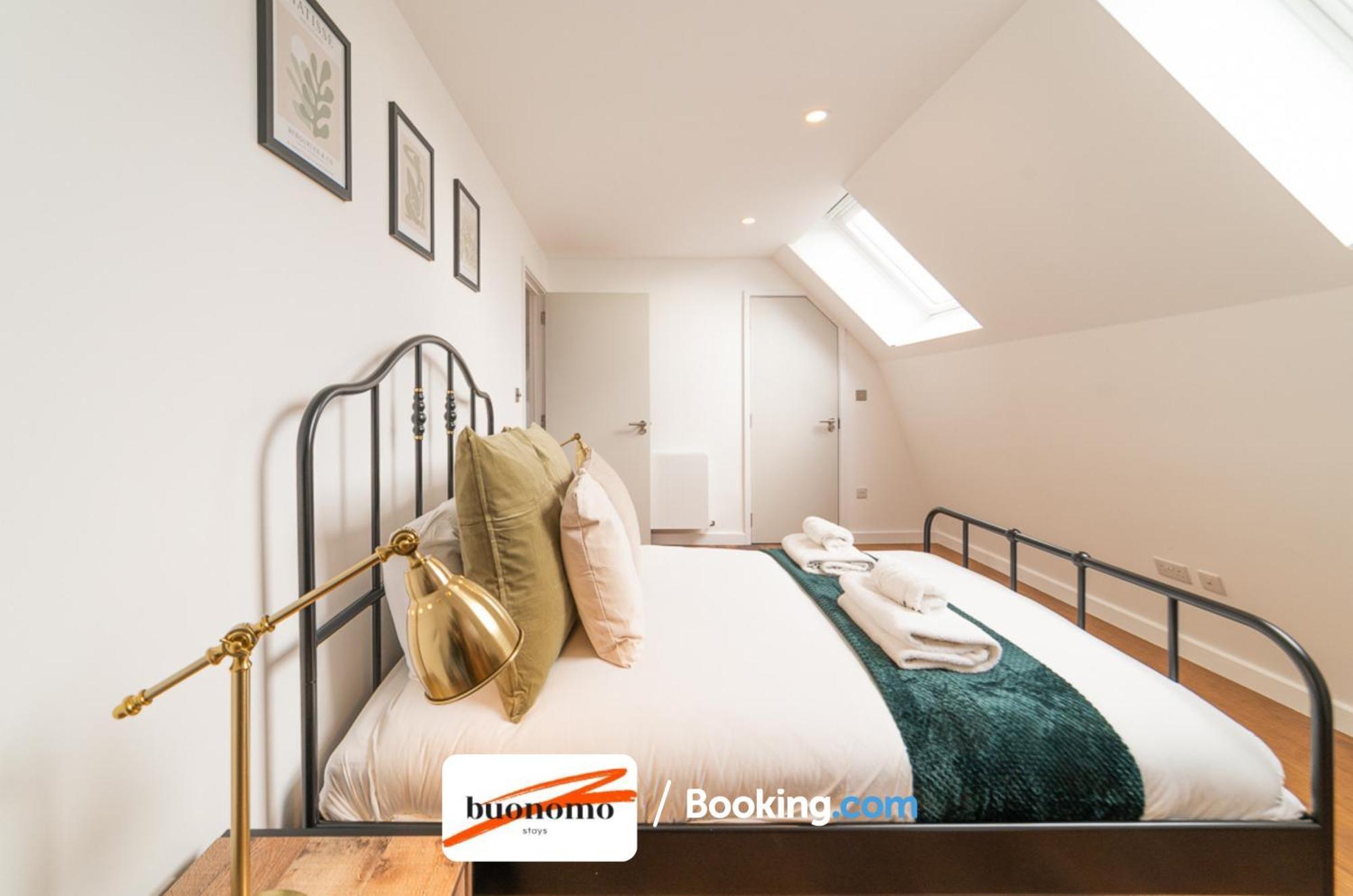 Two Bedroom Apartment At Buonomo Stays Short Lets & Serviced Accommodation London Exterior foto